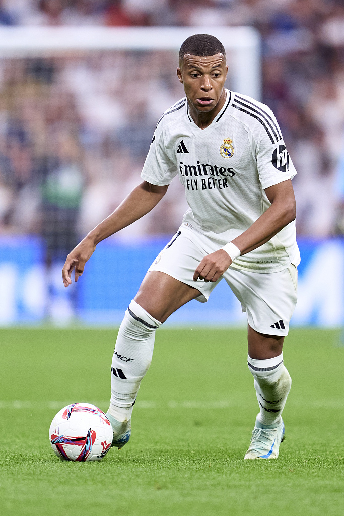 足球巴萨公布主力中场伤情，将缺阵一月